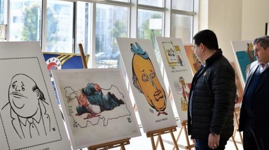 T&uuml;t&uuml;nc&uuml; &lsquo;demirel&rsquo; Karikat&uuml;rleri Sergisinde