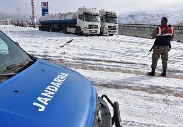 2 İranlı, Tır Kabininde Karbonmonoksitten Zehirlenip Öldü