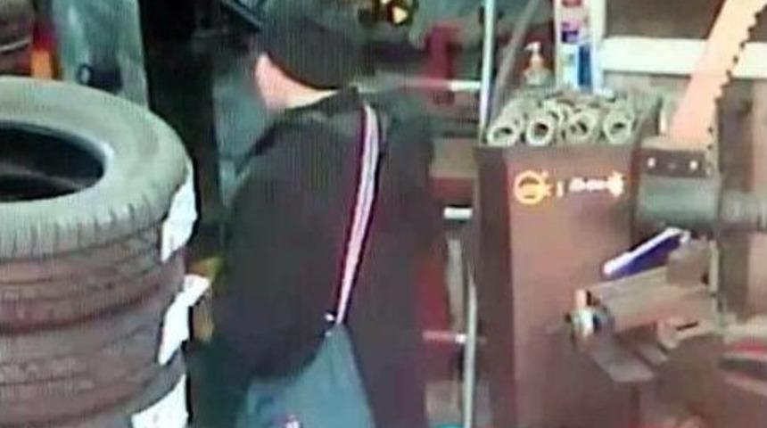 Tamirci Gen&ccedil; Kadını Baldırından Isırdı