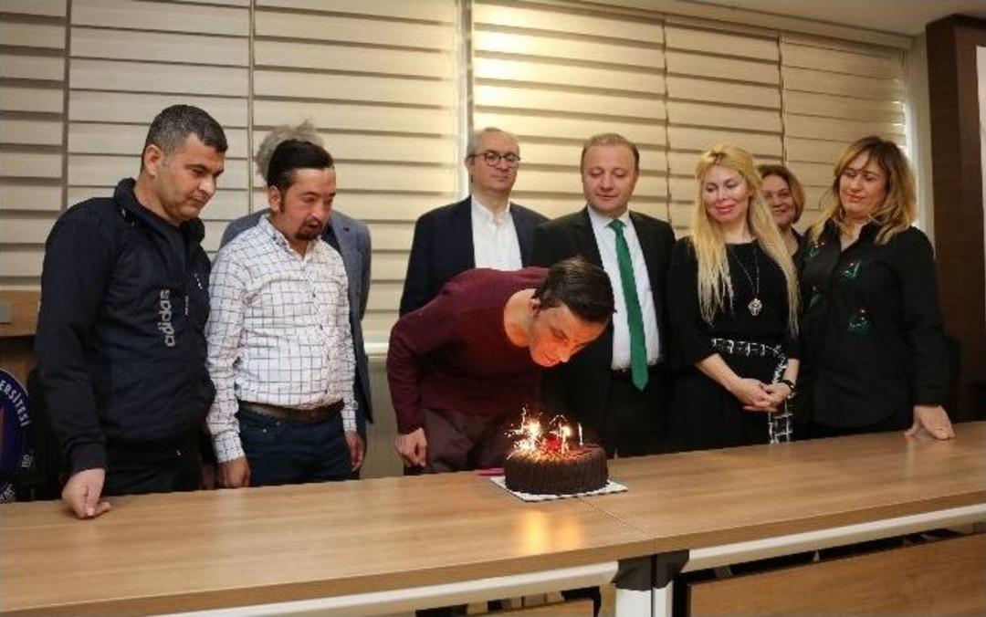 Y&uuml;zde Y&uuml;zl&uuml;k Başarıda 5&rsquo;inci Yıla Pastalı Kutlama