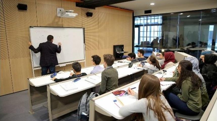 &Uuml;niversite Adayı &Ouml;ğrenciler Ag&uuml;&rsquo;de Kampa Girdi