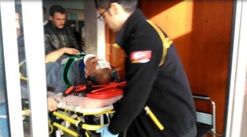 Bayrak Direğinden D&uuml;şen Iş&ccedil;i Yaralandı