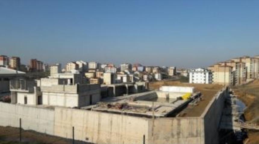 &Ccedil;ayırova Yarı Olimpik Y&uuml;zme Havuzu Y&uuml;kseliyor