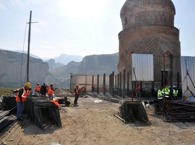 Hasankeyf’teki Zeynel Bey Türbesi Taşınıyor