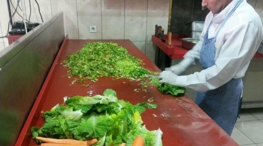 Lokantacılar Fiyatı Y&uuml;kselen Domatesi Salatadan &Ccedil;ıkardı