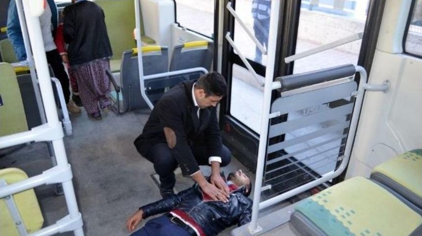 Hastaya İlk M&uuml;dahaleyi Otob&uuml;s Şof&ouml;r&uuml; Yaptı