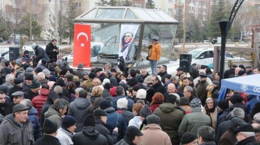 Uğur Mumcu, Bombalanan Otomobilinin Sergilendiği Parkta Anıldı