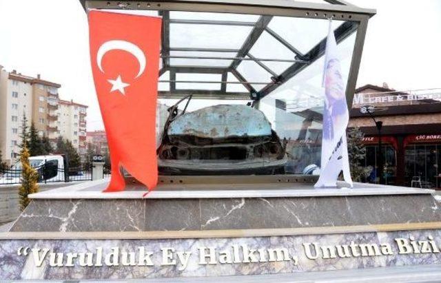 Uğur Mumcu, Bombalanan Otomobilinin Sergilendiği Parkta Anıldı