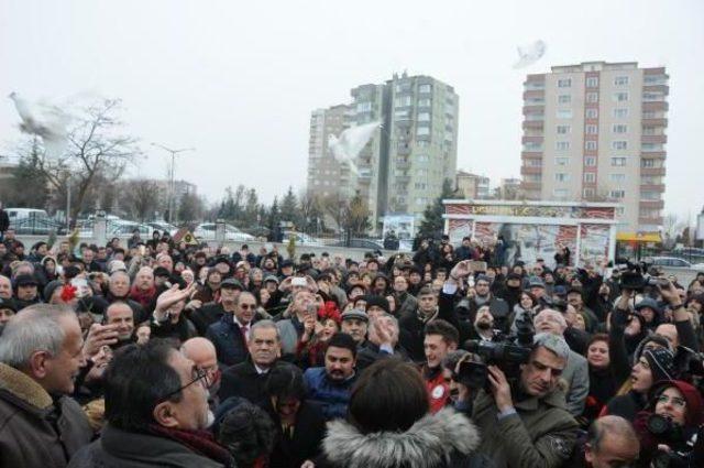 Uğur Mumcu, Bombalanan Otomobilinin Sergilendiği Parkta Anıldı