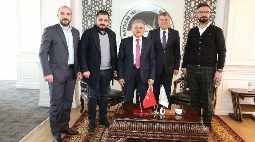 Oto Galericiler Sitesi Başkan Ve Y&ouml;netimini, Başkan B&uuml;y&uuml;kkılı&ccedil;&rsquo;ı Ziyaret Etti