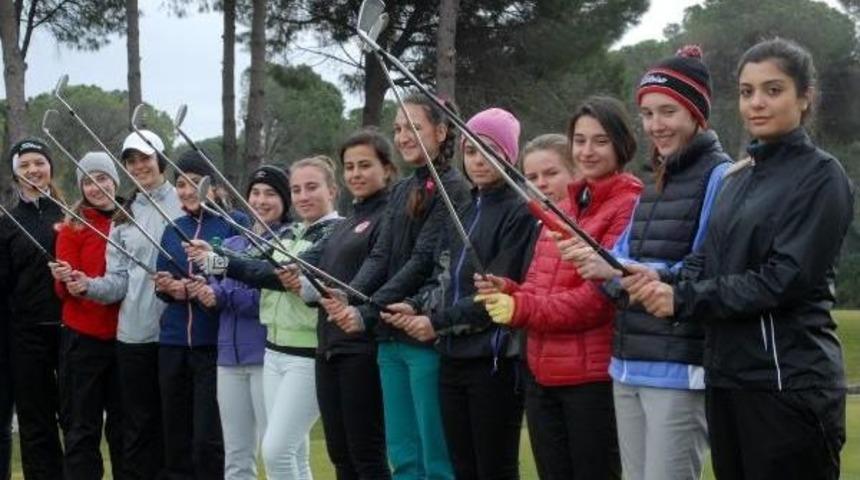 Kadınlar Golf Milli Takımı Antalya'da Kampa Girdi