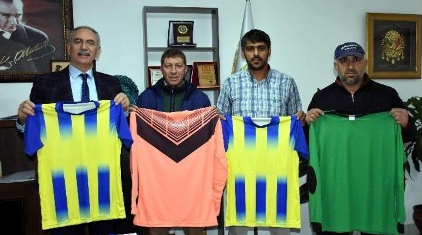 Başkan Kale&rsquo;nin Spora Desteği S&uuml;r&uuml;yor
