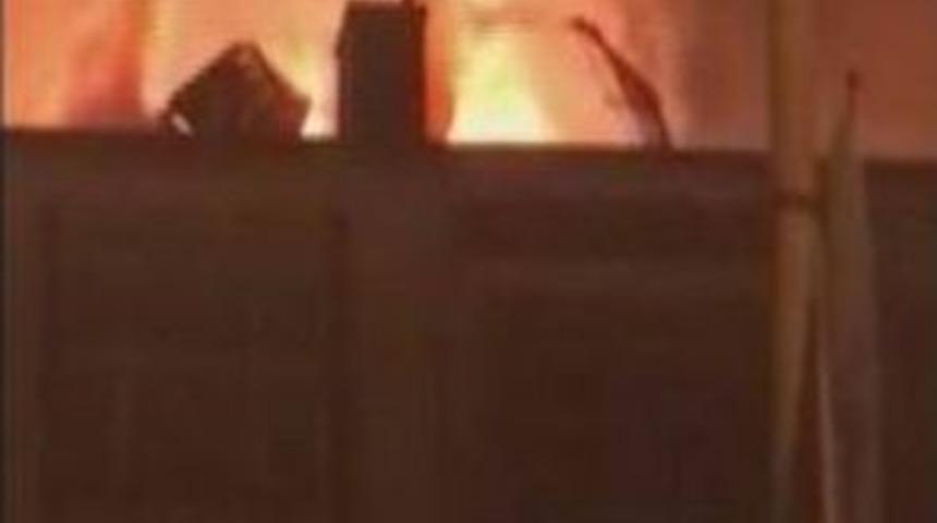 Konya&rsquo;da 5 Katlı Binanın &Ccedil;atısında Yangın