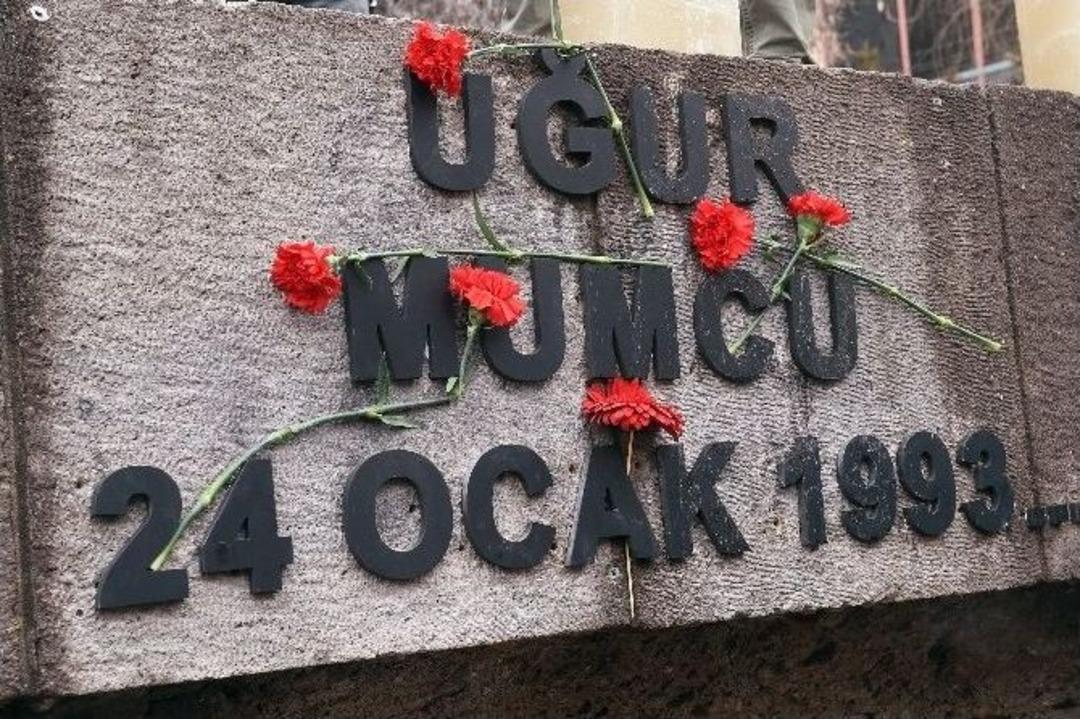 Uğur Mumcu Evinin &Ouml;n&uuml;nde Anıldı