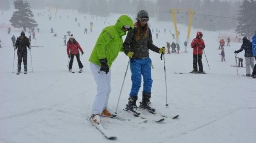 Uludağ'da Tatilciler Yoğun Sis Ve Tipiye Aldırmadı