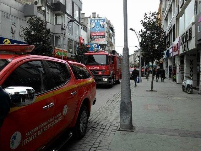 Doğalgaz Kombisinden Çıkan Yangın İtfaiye Ekiplerince Söndürüldü