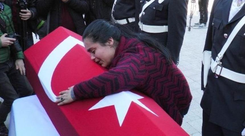 Cenaze T&ouml;reninde İlgin&ccedil; Olay