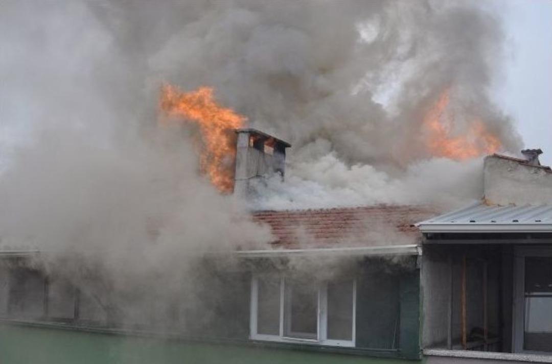 &Ccedil;atıda Korkutan Yangın