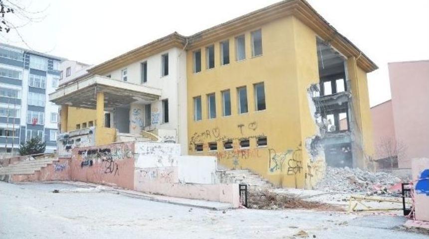 Eski K&uuml;t&uuml;phane Binasında Yıkım &Ccedil;alışmaları Başladı
