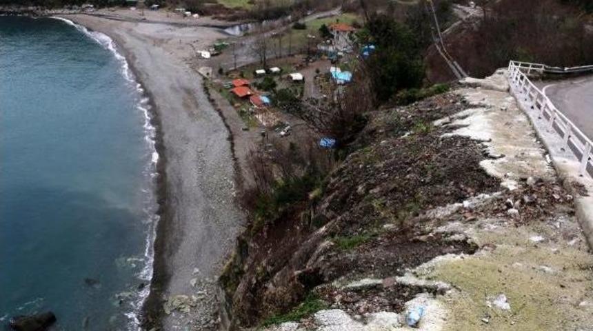 Nişanlı &Ccedil;ift, Tartıştıkları 100 Metrelik U&ccedil;urumdan D&uuml;şerek &Ouml;ld&uuml; (2)