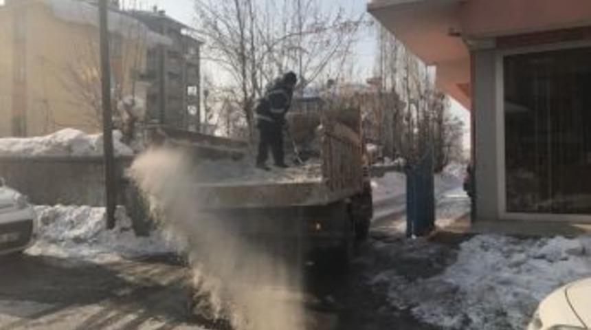 Muş&rsquo;ta Yol Tuzlama &Ccedil;alışması