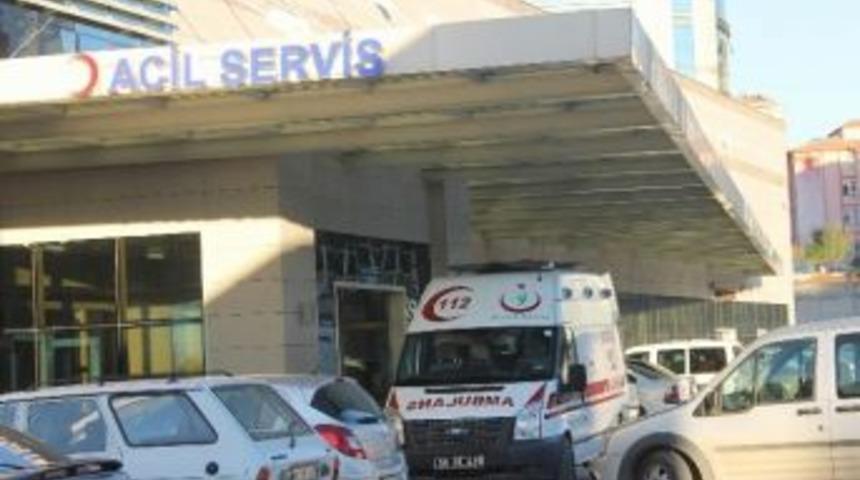 Siirt&rsquo;te Minib&uuml;s Devrildi: 13 Yaralı