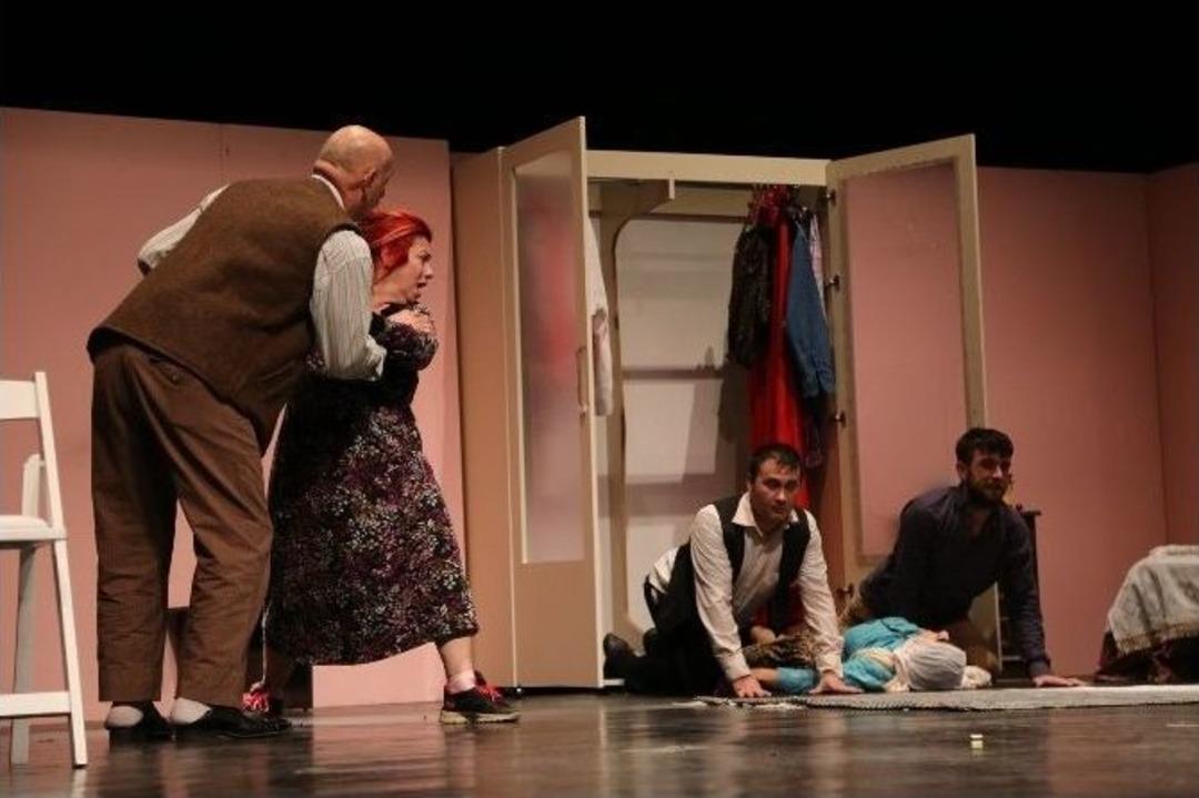 &rsquo;entrikalı Dolap Komedyası&rsquo; Efeler Halkını G&uuml;lmekten Kırdı Ge&ccedil;irdi