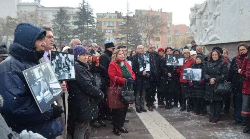 Gazeteci-yazar Uğur Mumcu &Ouml;l&uuml;m Yıl D&ouml;n&uuml;m&uuml;nde Anıldı