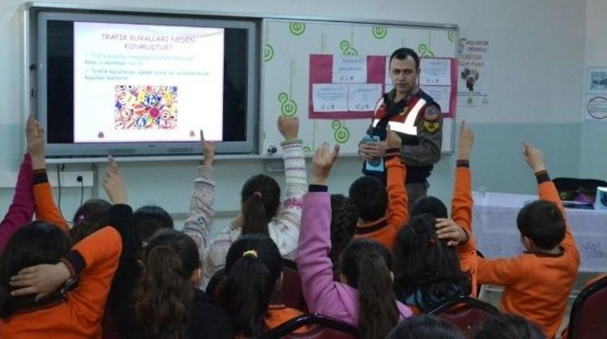 Jandarmadan &Ouml;ğrencilere Trafik Eğitimi