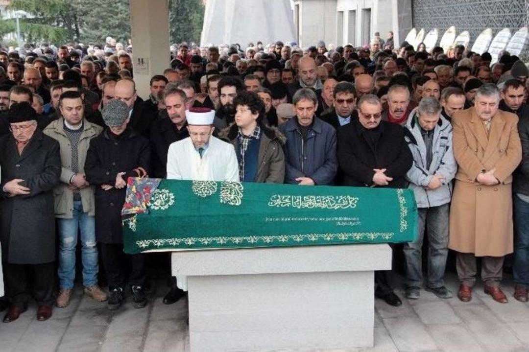 Fatih Kısaparmak&rsquo;ın Annesi Son Yolculuğuna Uğurlandı