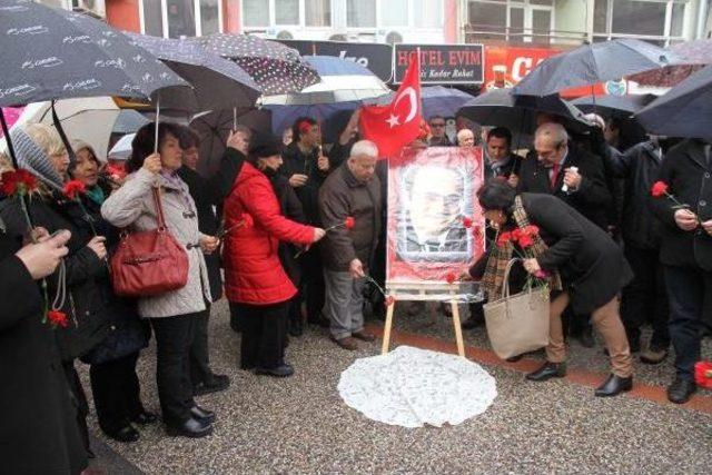 Uğur Mumcu, Balıkesir'de Yağmur Altında Anıldı