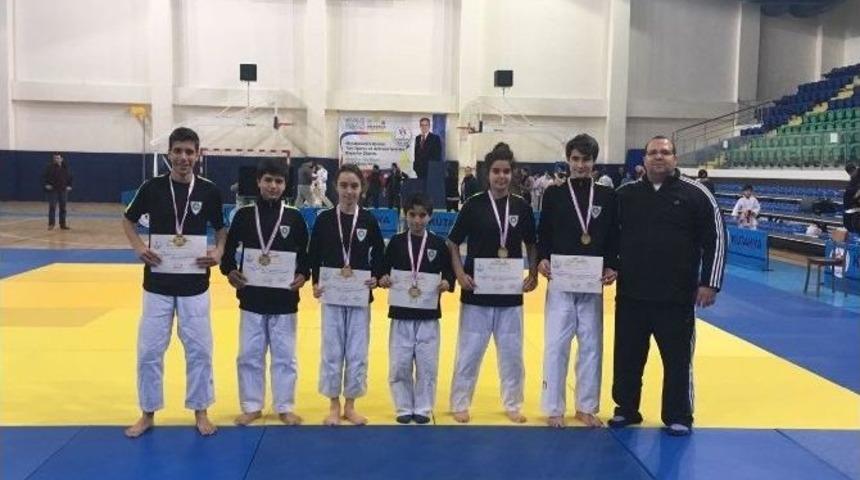 B&uuml;y&uuml;kşehirin Yıldızları Yarı Finalde