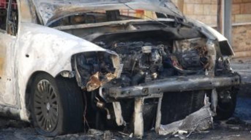 Efeler&rsquo;de Park Halindeki Ara&ccedil; Yandı