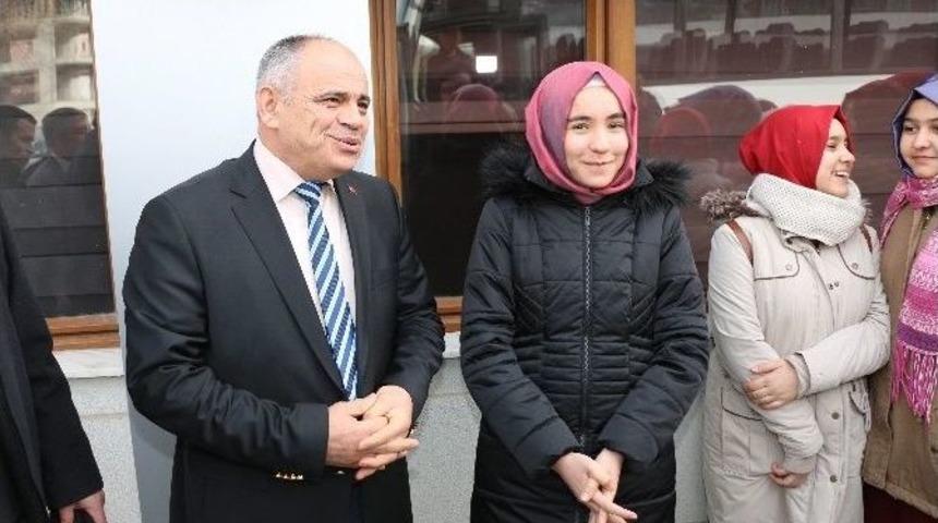 Yahyalı Belediyesi&rsquo;nden &Ouml;ğrencilere Yarıyıl Hediyesi