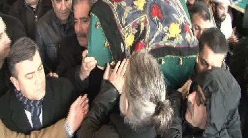 Sanat&ccedil;ı Fatih Kısaparmak'ın Acı G&uuml;n&uuml;