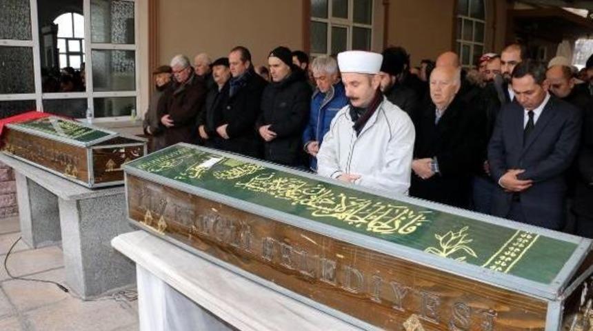 Nişanlı &Ccedil;ift, Tartıştıkları 100 Metrelik U&ccedil;urumdan D&uuml;şerek &Ouml;ld&uuml; (3)