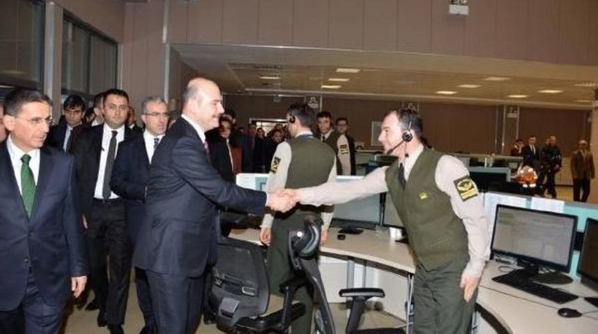 Bakan Soylu, 112 Acil &Ccedil;ağrı Merkezi'ni Inceledi