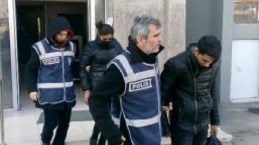 &Ccedil;anta Hırsızları Yakalandı