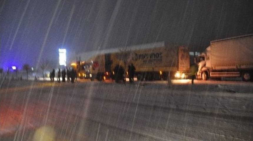 Afyonkarahisar&rsquo;da Kar Yağışı Hayatı Olumsuz Etkiledi