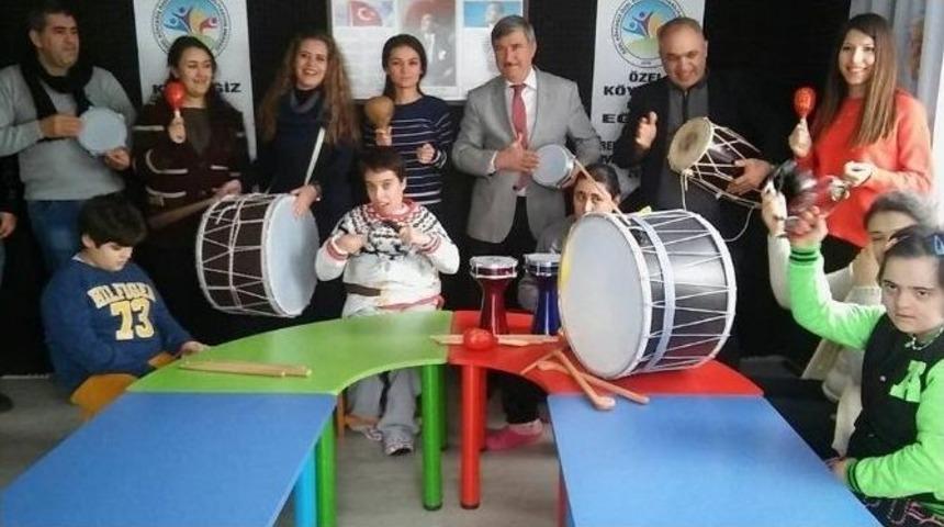 &Ouml;zel &Ccedil;ocuklara Başkandan &Ouml;zel Hediye