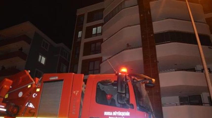 Ayrılmak Isteyen Eşi Ile Iki &Ccedil;ocuğunu Bı&ccedil;akla Rehin Aldı