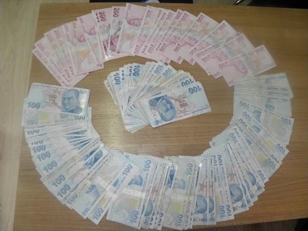 (&ouml;zel Haber) Sahte Polisler Fet&ouml; Bahanesiyle Parayı Camdan Alırken Yakalandı