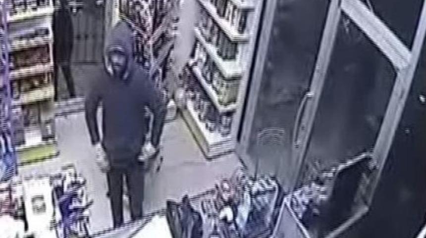 Mut&rsquo;ta Market Soyan Hırsızlar G&uuml;venlik Kamerasına Takıldı