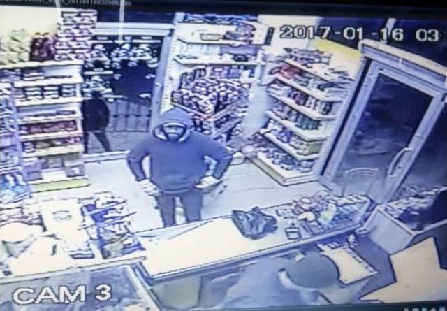 Mut’ta Market Soyan Hırsızlar Güvenlik Kamerasına Takıldı