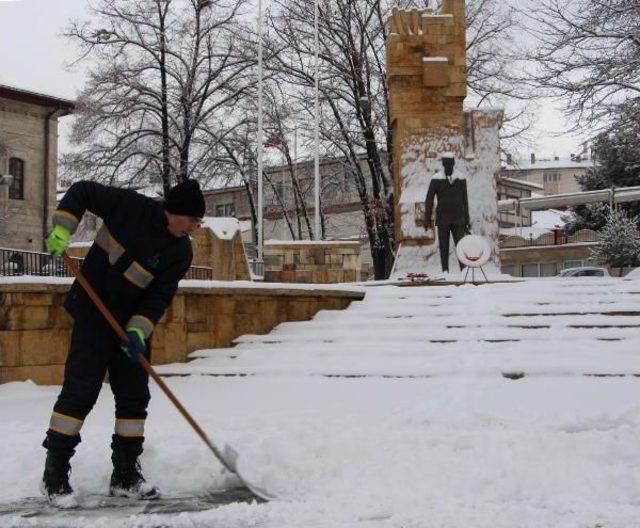 Sivas'ta Kar Yağışı Hayatı Olumsuz Etkiledi