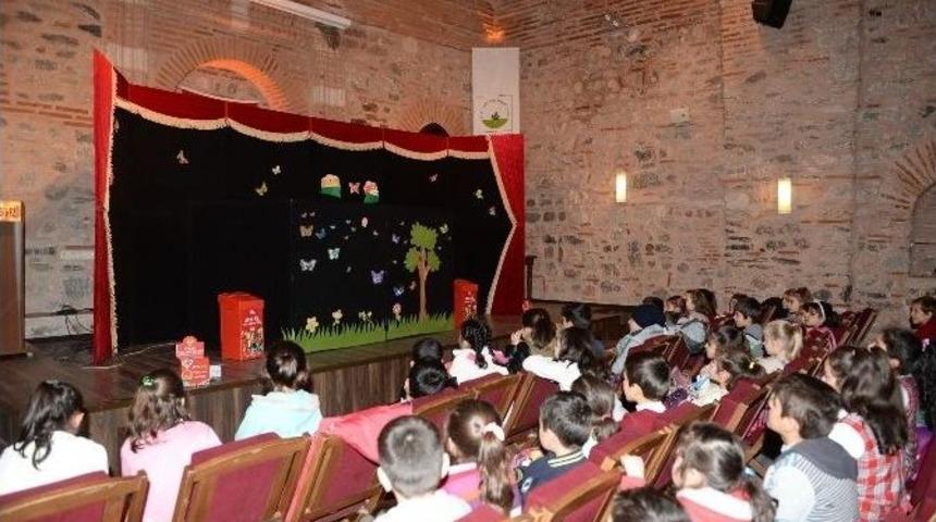 &Ccedil;ocuklara Kukla G&ouml;sterisiyle &Ccedil;evre Bilinci Aşılanıyor