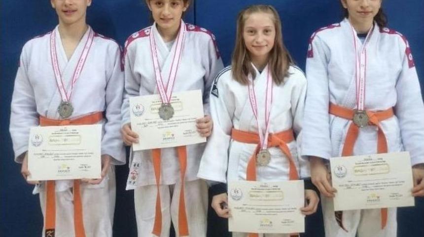 Anadolu Yıldızlar Ligi&rsquo;ne Kemalpaşa Damgası