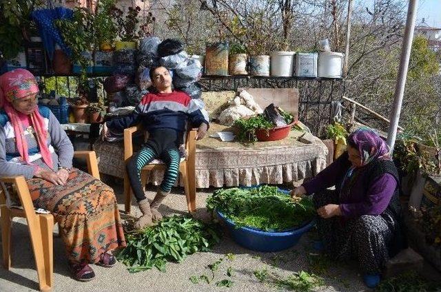 Yüzü Yanan Genç Kadın, Tedavisi İçin Yardım Bekliyor