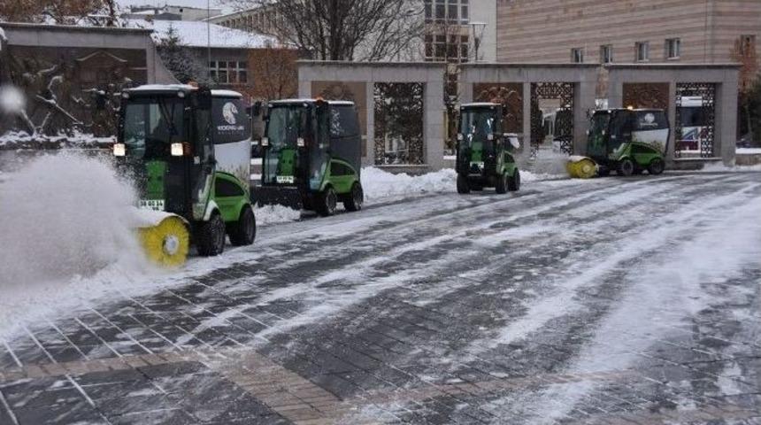 Kocasinan&rsquo;da Kar Temizleme Ekipleri 24 Saat G&ouml;rev Başında Olacak