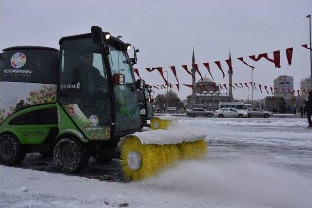 Kocasinan’da Kar Temizleme Ekipleri 24 Saat Görev Başında Olacak